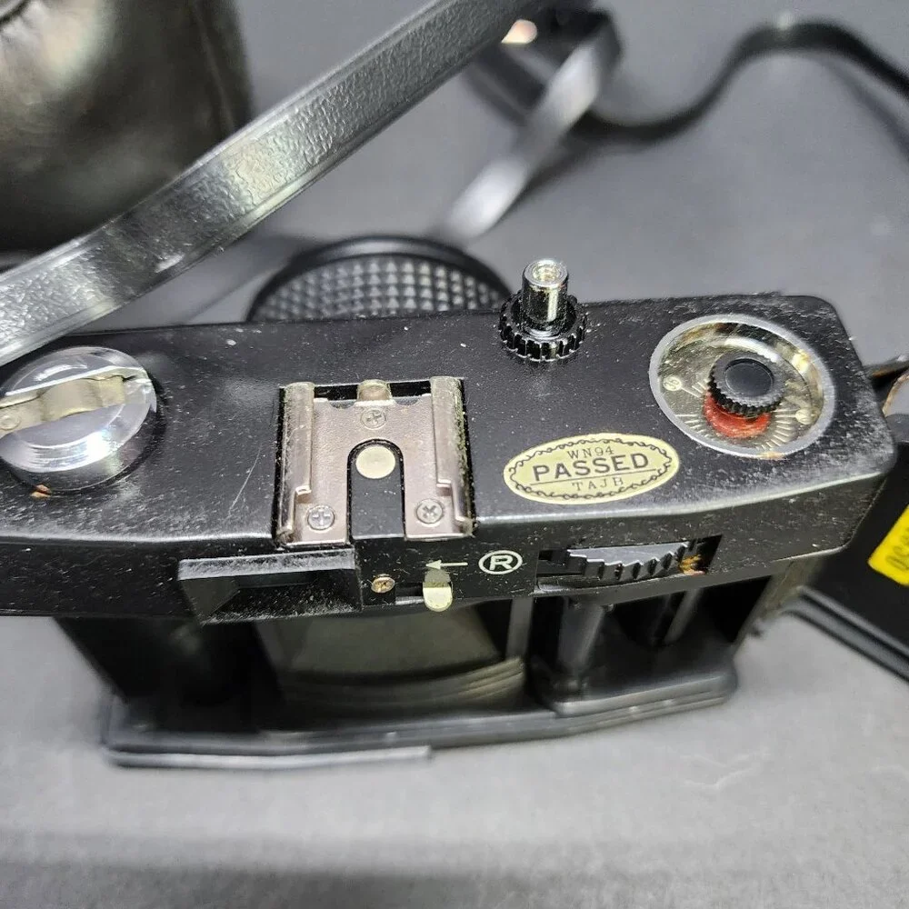 Vintage Windsor WX-3 35mm Camera Black with Case - For Parts Only!!